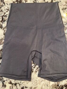 HALARA small women’s biker shorts NWOT